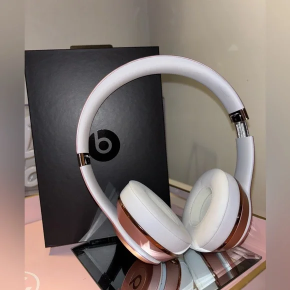 Beats by Dre Solo3 Wireless Headphones - Rose Gold